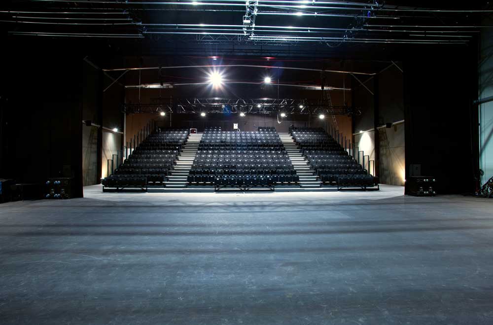 plateau de la salle de spectacle de théâtre